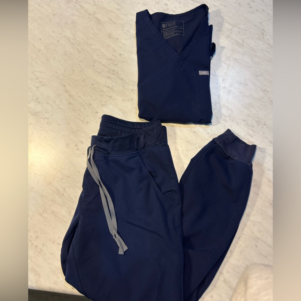 Navy FIGS yola skinny scrub pants size M